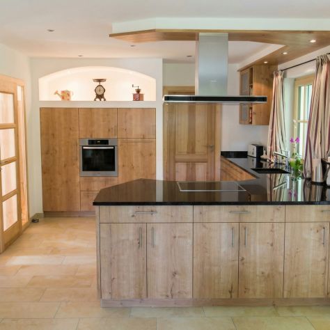 Einbauküche in Asteiche furniert